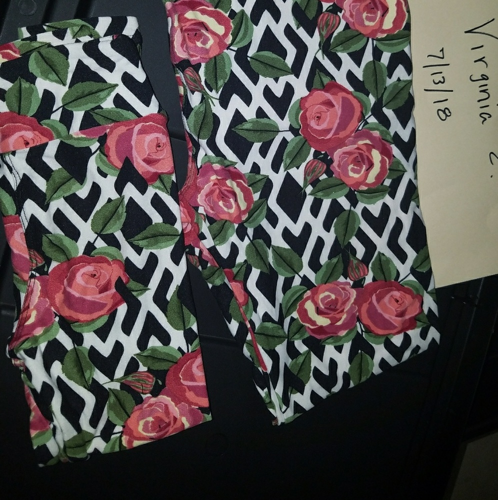Bnwt LULAROE OS  legging small roses unicorn